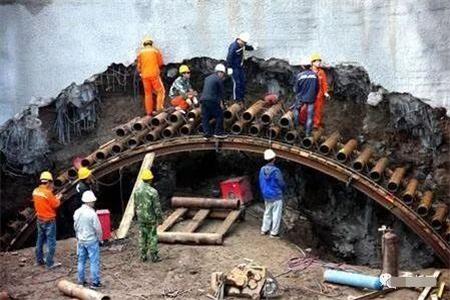 正阳隧道钢花管支护案例